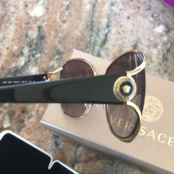 Women’s Versace sunglasses - Picture 7 of 9
